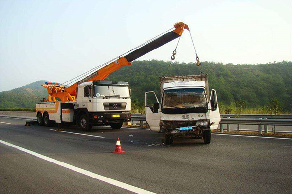 高速救援小轿车收费标准_高速救援多少_24小时汽车高速道路救援